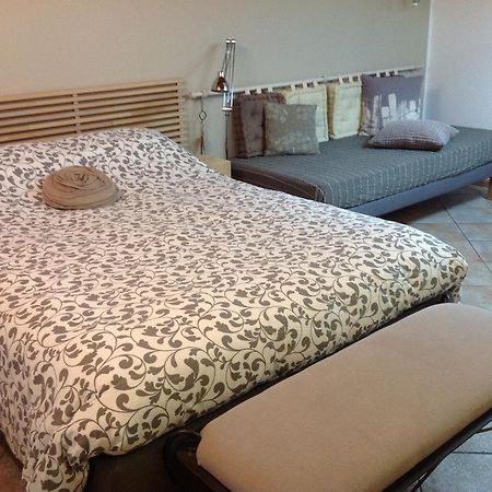Home White Laives Ngoại thất bức ảnh