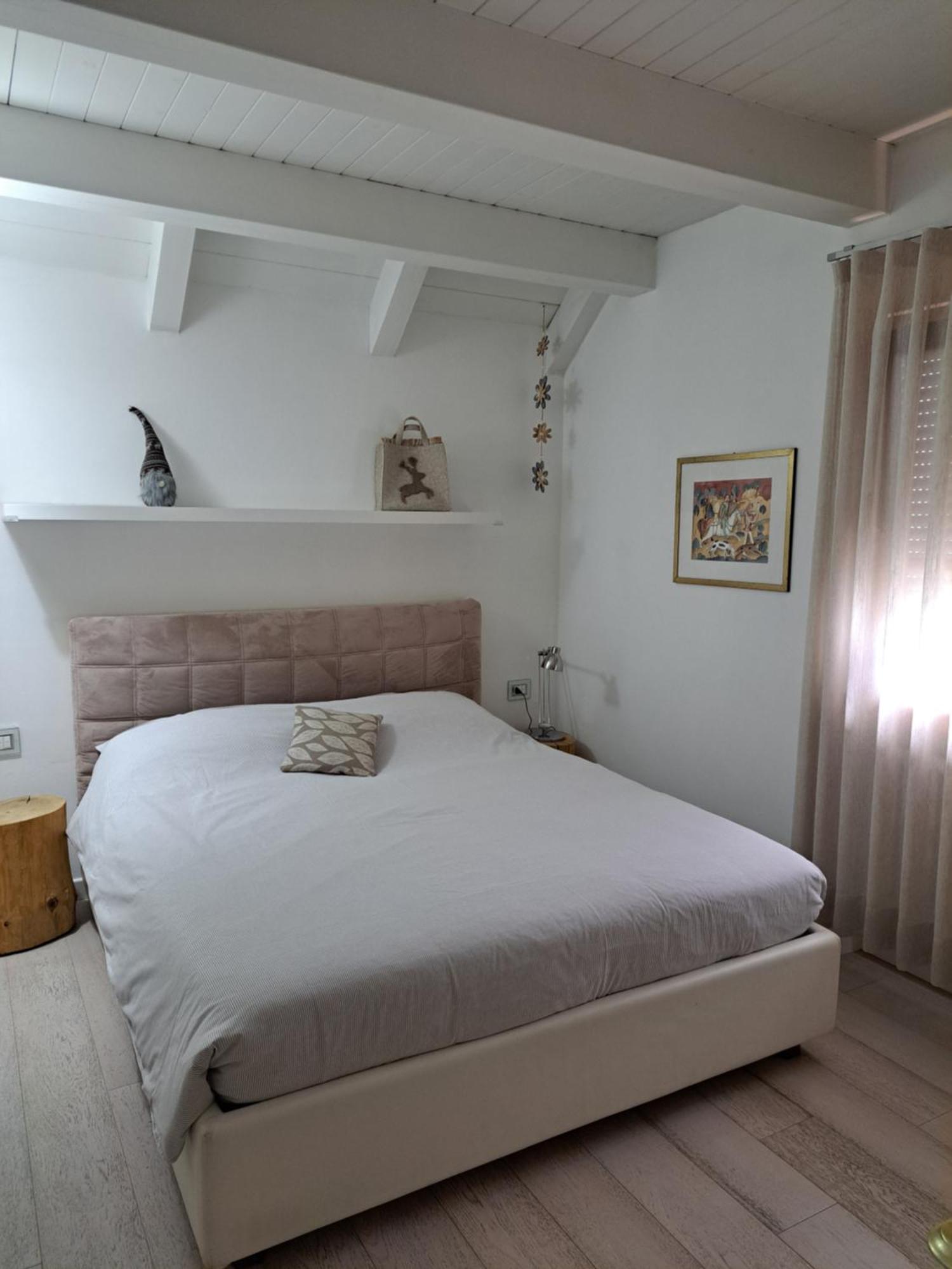 Home White Laives Ngoại thất bức ảnh