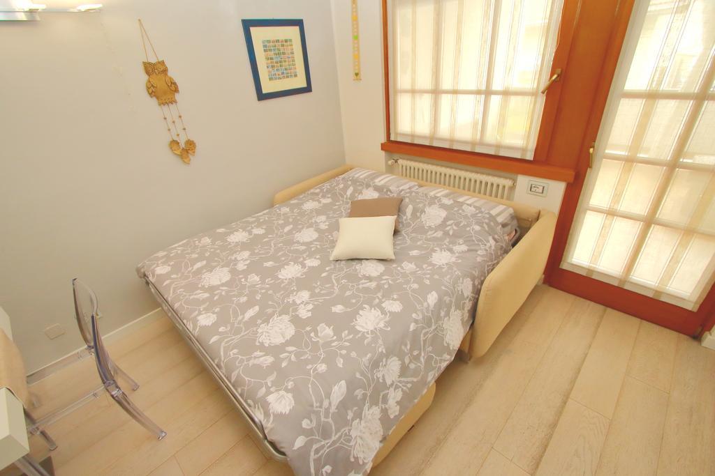 Home White Laives Ngoại thất bức ảnh