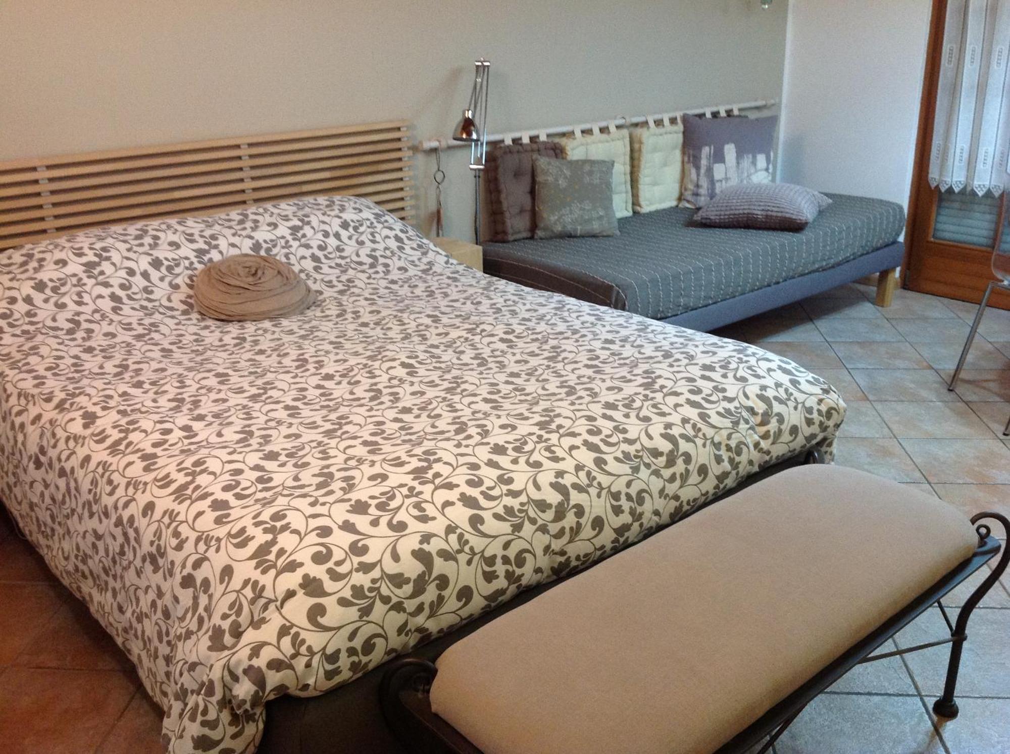 Home White Laives Ngoại thất bức ảnh